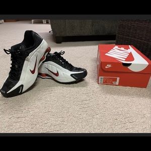Men’s Nike Shox R4 11.5  worn 9 times